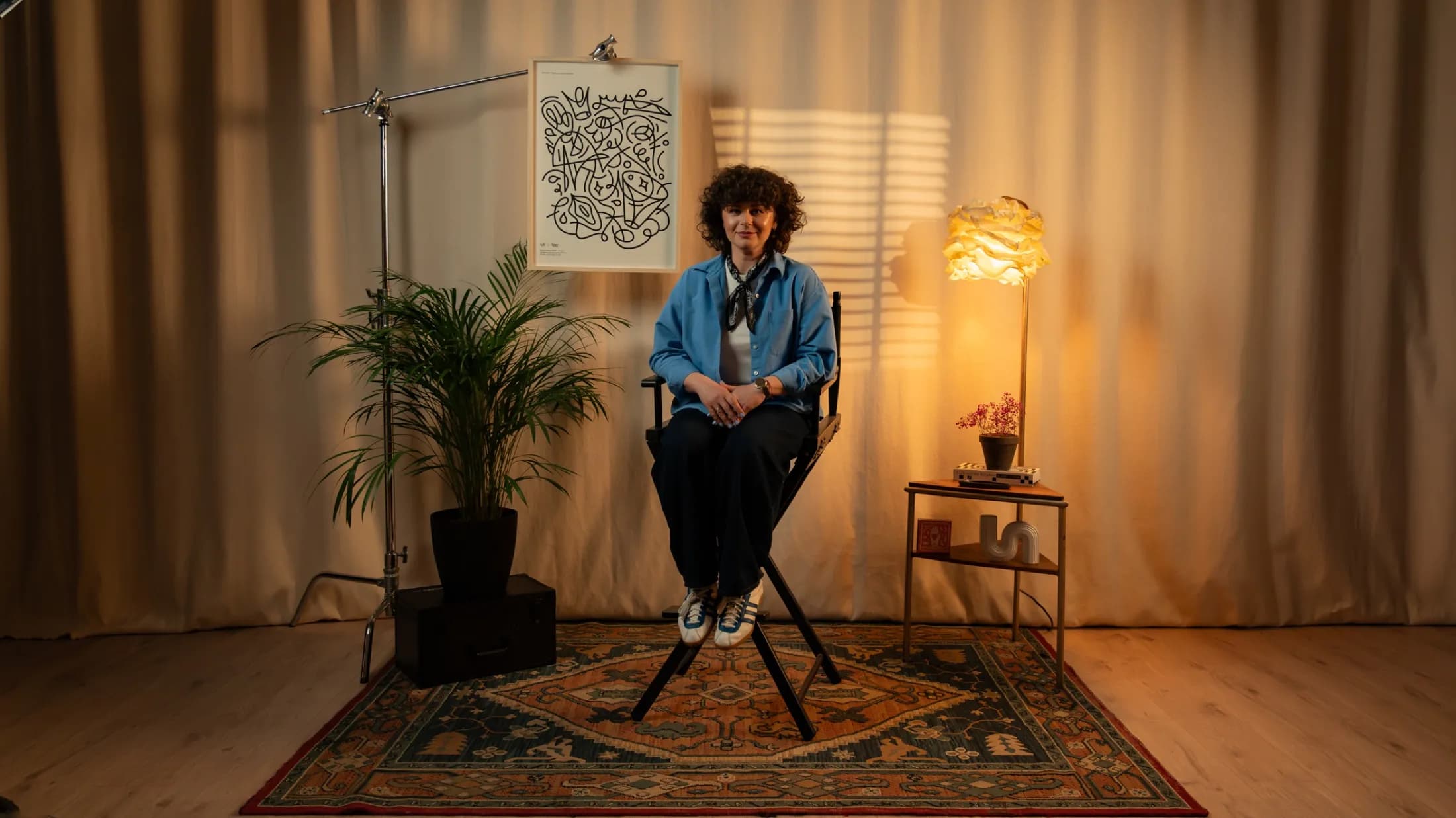Ciepła scenografia do nagrania eksperckiego w OTAKO.studio 2